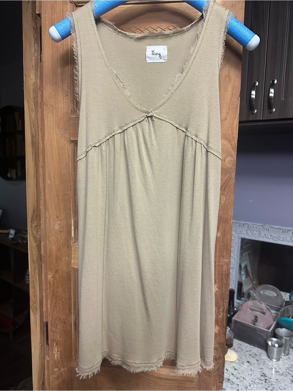 Tunic tank top raw trim sleeveless small v neck
